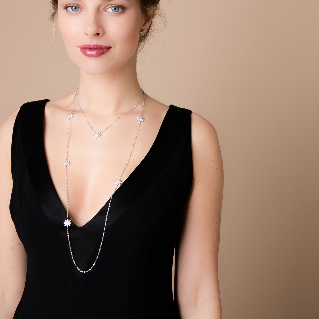 VIXI-Nova-model-black-dress.jpg
